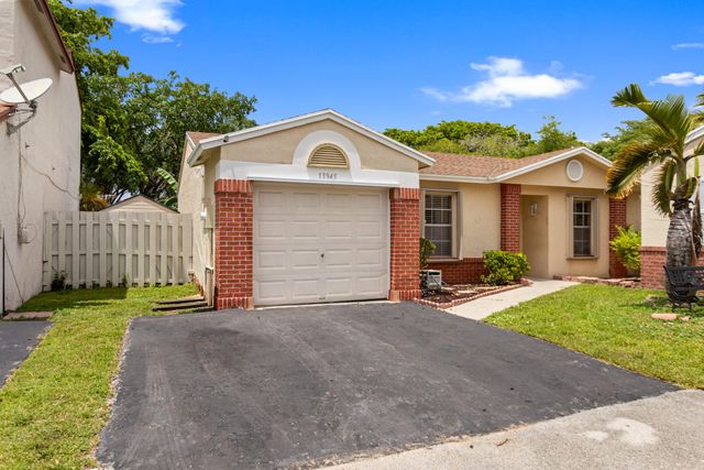13945 LANGLEY Place, Davie, FL 33325