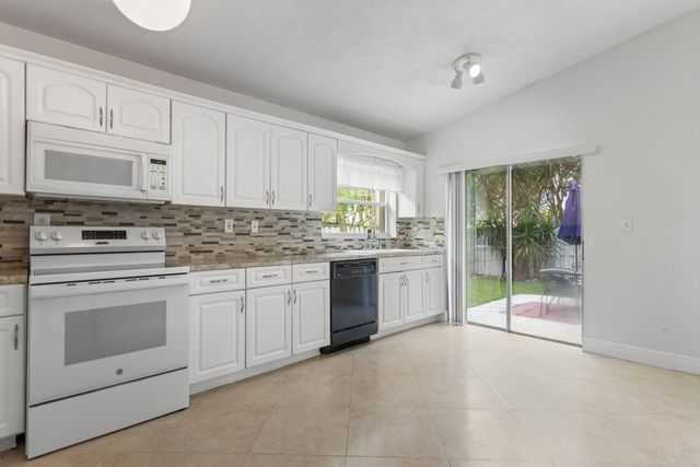 13945 LANGLEY Place, Davie, FL 33325