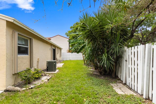 13945 LANGLEY Place, Davie, FL 33325