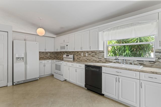 13945 LANGLEY Place, Davie, FL 33325