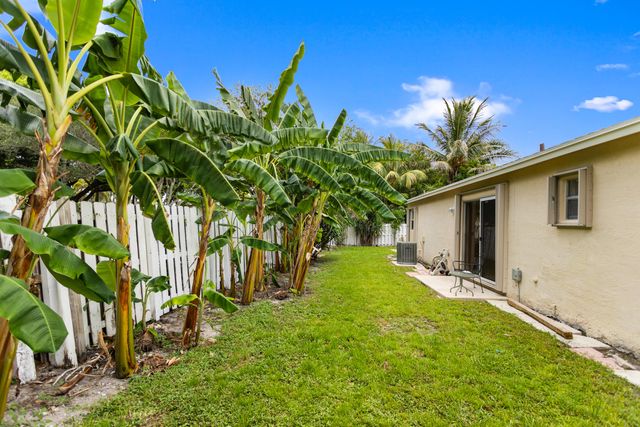 13945 LANGLEY Place, Davie, FL 33325