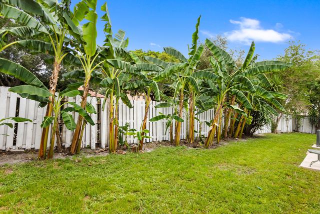 13945 LANGLEY Place, Davie, FL 33325
