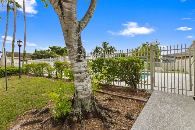 13945 LANGLEY Place, Davie, FL 33325