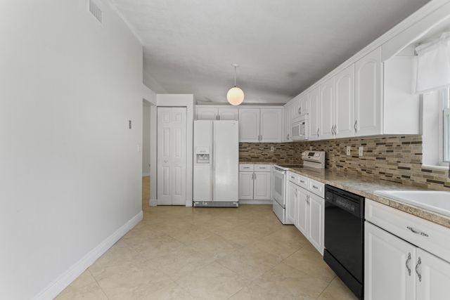 13945 LANGLEY Place, Davie, FL 33325
