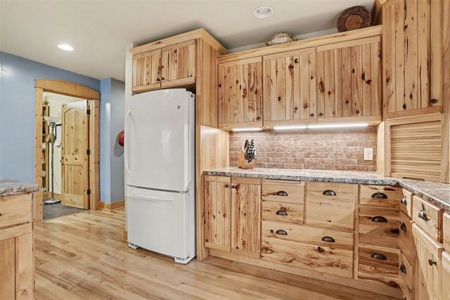 49476 Fairbanks Avenue, Paw Paw, MI 49079