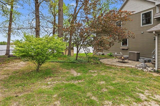 49476 Fairbanks Avenue, Paw Paw, MI 49079