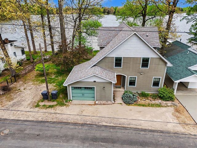 49476 Fairbanks Avenue, Paw Paw, MI 49079