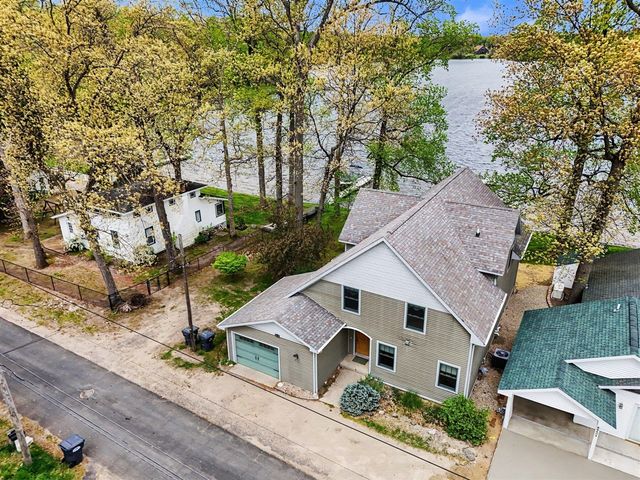 49476 Fairbanks Avenue, Paw Paw, MI 49079