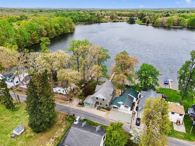 49476 Fairbanks Avenue, Paw Paw, MI 49079