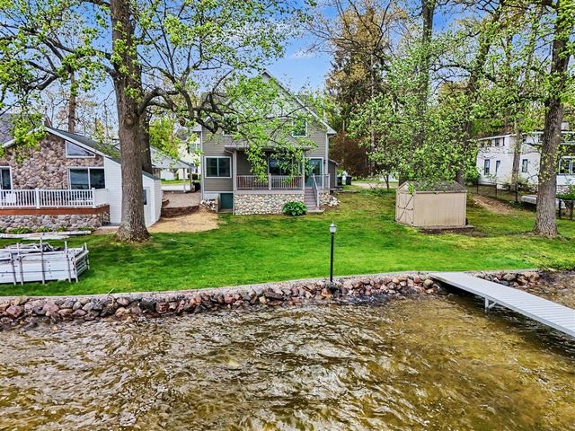 49476 Fairbanks Avenue, Paw Paw, MI 49079