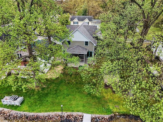 49476 Fairbanks Avenue, Paw Paw, MI 49079