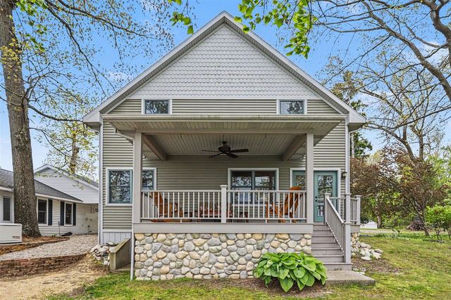49476 Fairbanks Avenue, Paw Paw, MI 49079