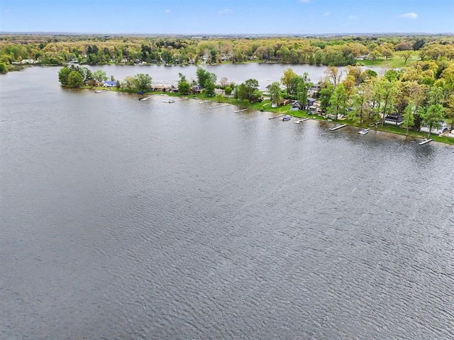 49476 Fairbanks Avenue, Paw Paw, MI 49079