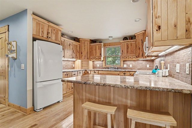 49476 Fairbanks Avenue, Paw Paw, MI 49079