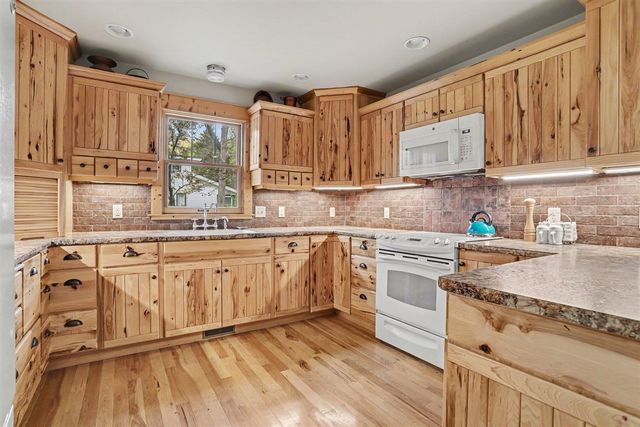 49476 Fairbanks Avenue, Paw Paw, MI 49079