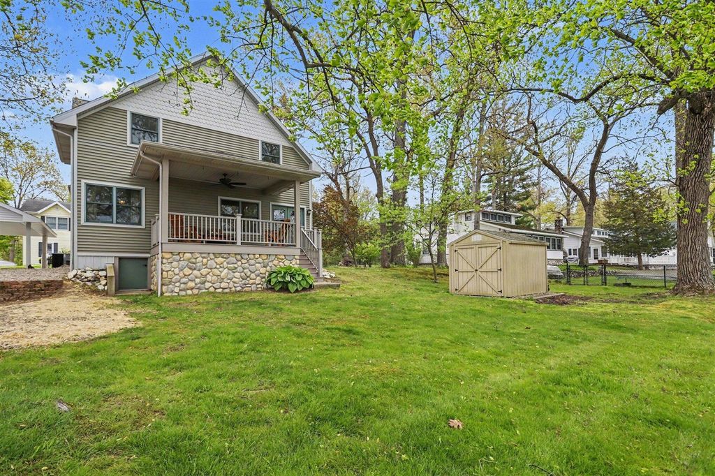 49476 Fairbanks Avenue, Paw Paw, MI 49079