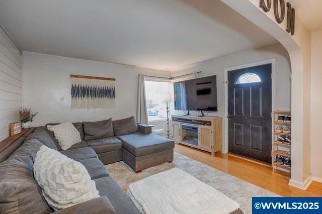 661 SE Hankel St St, Dallas, OR 97338