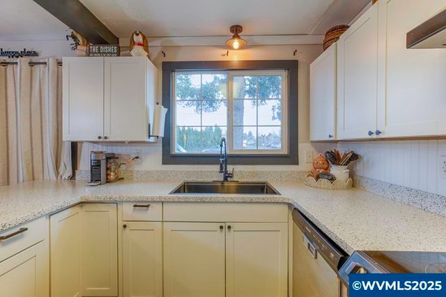 661 SE Hankel St St, Dallas, OR 97338