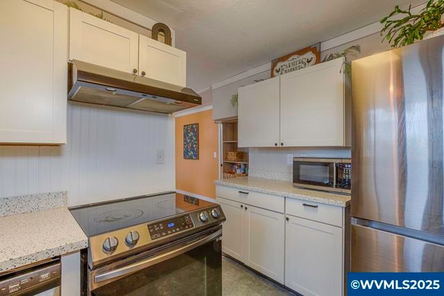 661 SE Hankel St St, Dallas, OR 97338