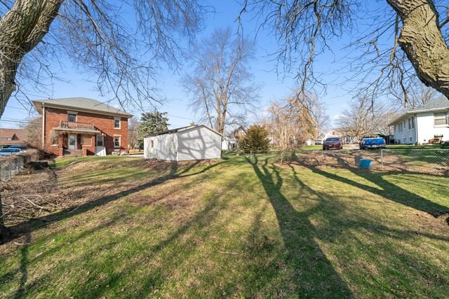 449 W Lincoln Avenue, Hinckley, IL 60520