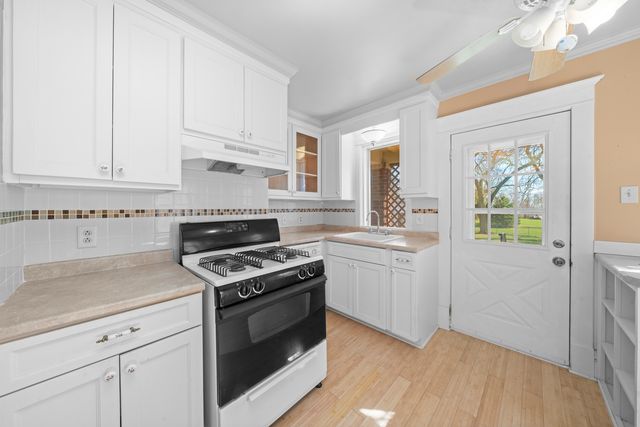 449 W Lincoln Avenue, Hinckley, IL 60520