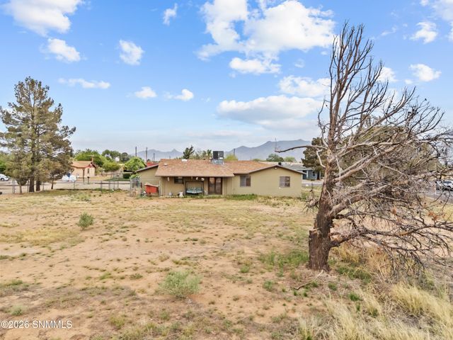 5011 Calle Del Ranchero, Las Cruces, NM 88011
