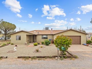 5011 Calle Del Ranchero, Las Cruces, NM 88011