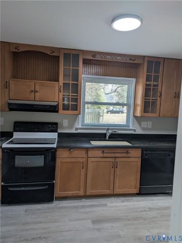 121 E Magruder St, Sandston, VA 23150