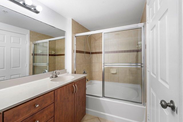 6492 Emerald Dunes Drive 208, West Palm Beach, FL 33411