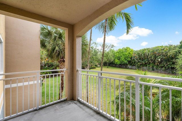 6492 Emerald Dunes Drive 208, West Palm Beach, FL 33411