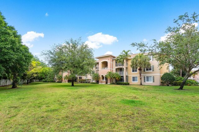 6492 Emerald Dunes Drive 208, West Palm Beach, FL 33411