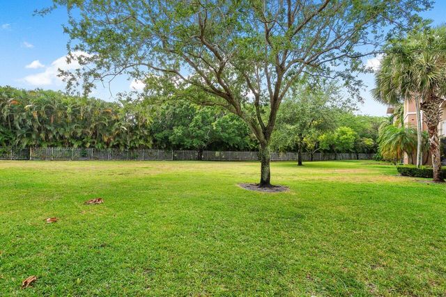 6492 Emerald Dunes Drive 208, West Palm Beach, FL 33411