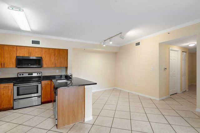 6492 Emerald Dunes Drive 208, West Palm Beach, FL 33411