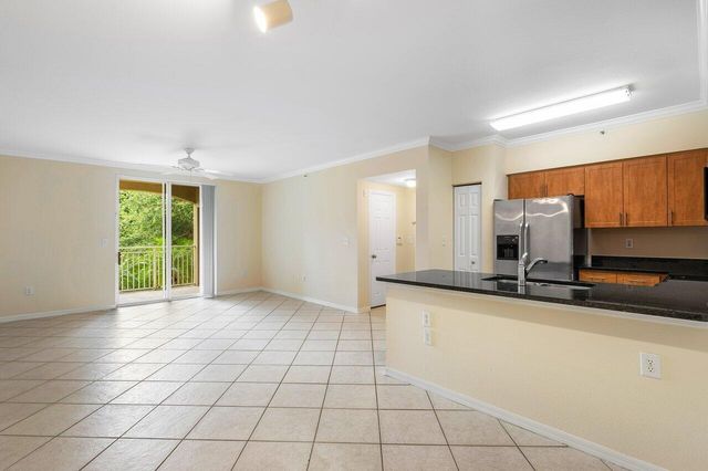 6492 Emerald Dunes Drive 208, West Palm Beach, FL 33411