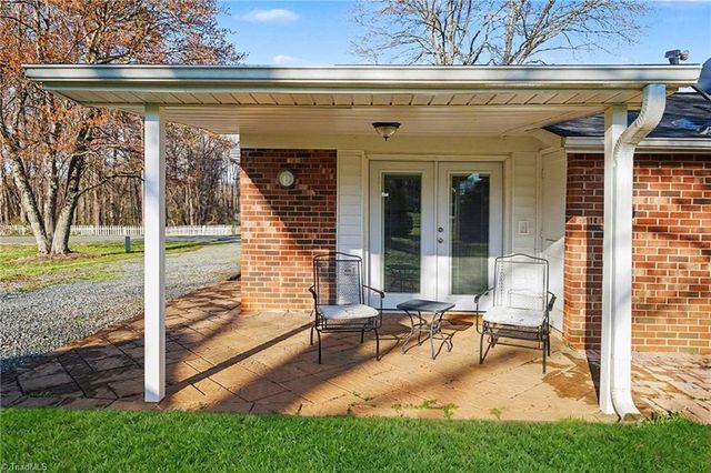 200 Redwood Bend Road, King, NC 27021