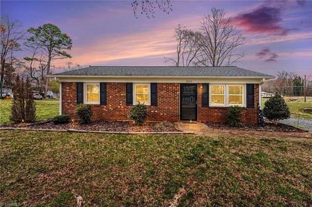 200 Redwood Bend Road, King, NC 27021