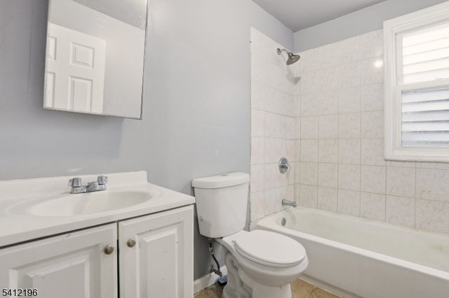 51 N 14Th St, East Orange City, NJ 07017