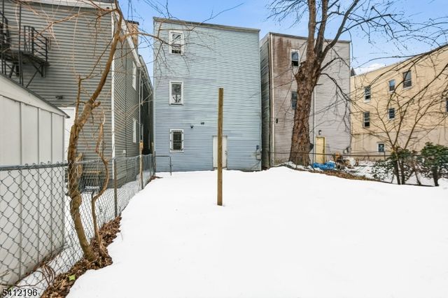 51 N 14Th St, East Orange City, NJ 07017