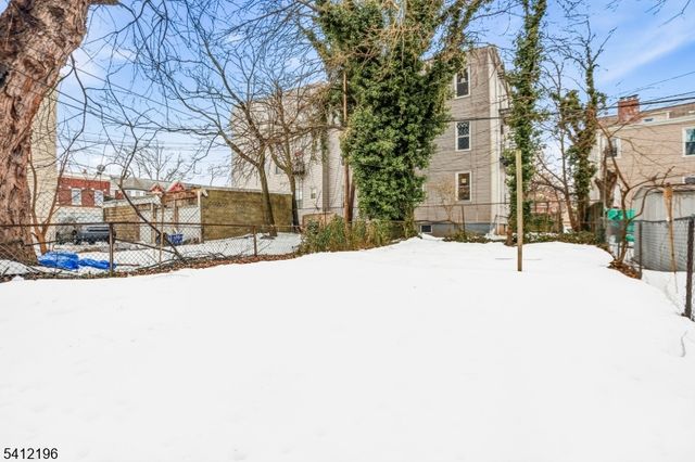 51 N 14Th St, East Orange City, NJ 07017