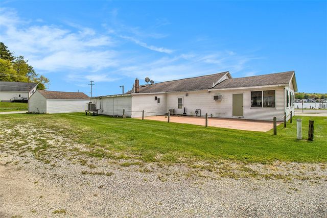 5164 Monroe Road, Pentwater, MI 49449