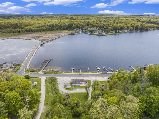 5164 Monroe Road, Pentwater, MI 49449