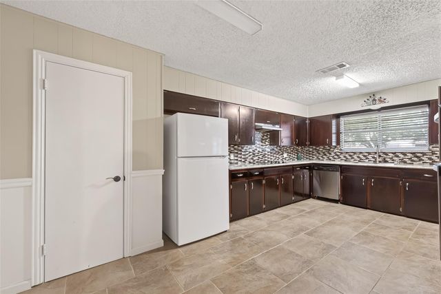 9525 Gene Street, Needville, TX 77461