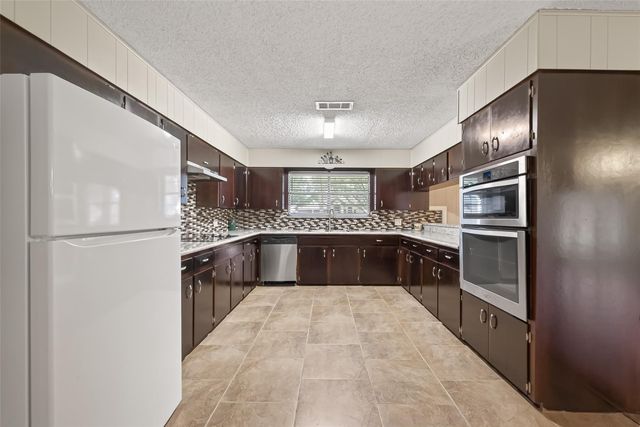 9525 Gene Street, Needville, TX 77461