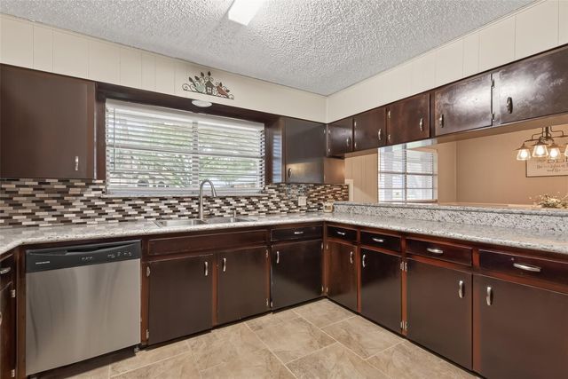 9525 Gene Street, Needville, TX 77461