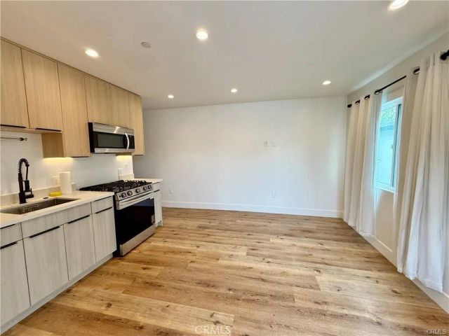 6902 Corbin Avenue, Reseda, CA 91335
