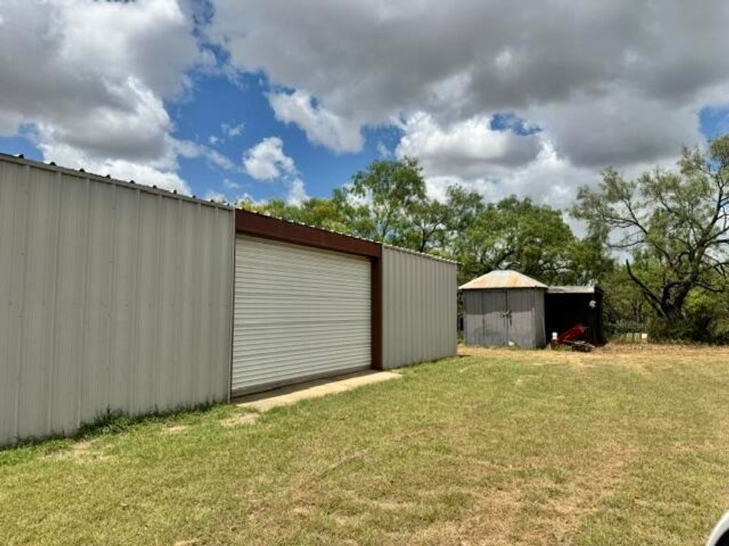 Image 22 of property listing at 7719 County Road 6002, Millersview, TX 76862
