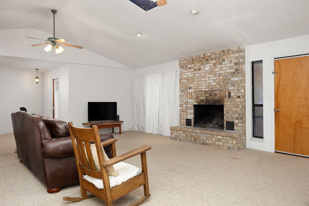 Image 3 of property listing at 7719 County Road 6002, Millersview, TX 76862