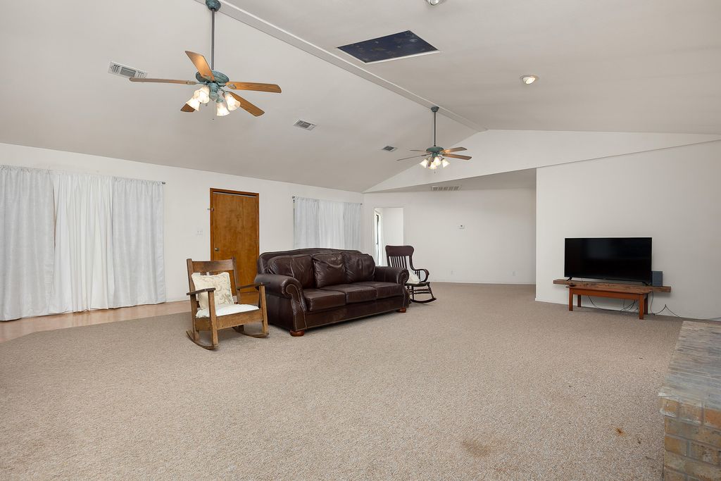 Image 5 of property listing at 7719 County Road 6002, Millersview, TX 76862