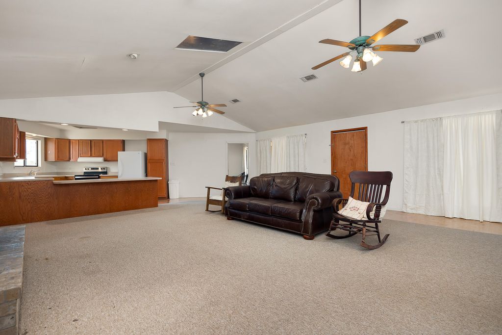 Image 6 of property listing at 7719 County Road 6002, Millersview, TX 76862