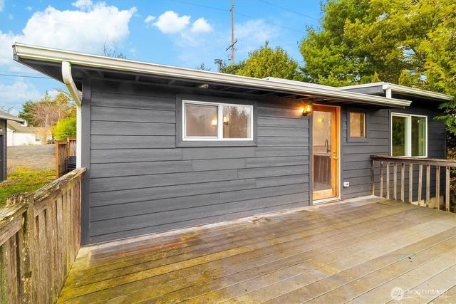 3216 Bennett Drive, Bellingham, WA 98225
